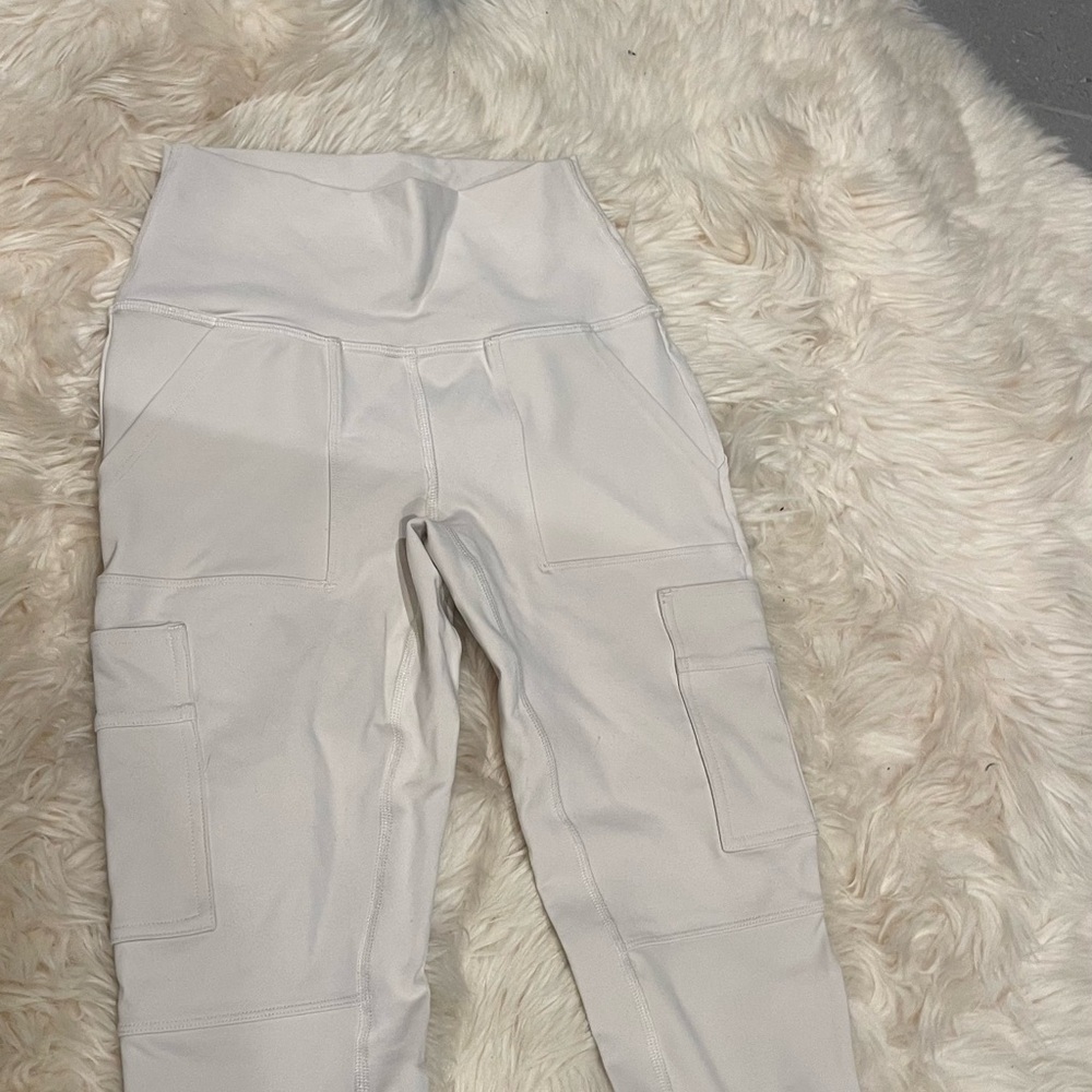 ALO Yoga light cream leggings like new